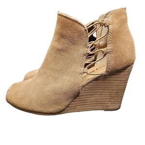 Lucky Brand Reevas Ankle Booties Size 8.5 Suede Leather Wedge Peep Toe Slip On R